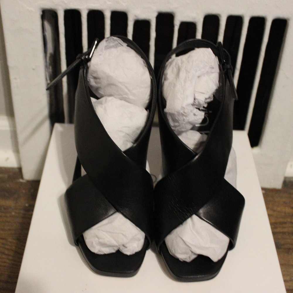 Calvin Klein Pump - Picture 3 of 6